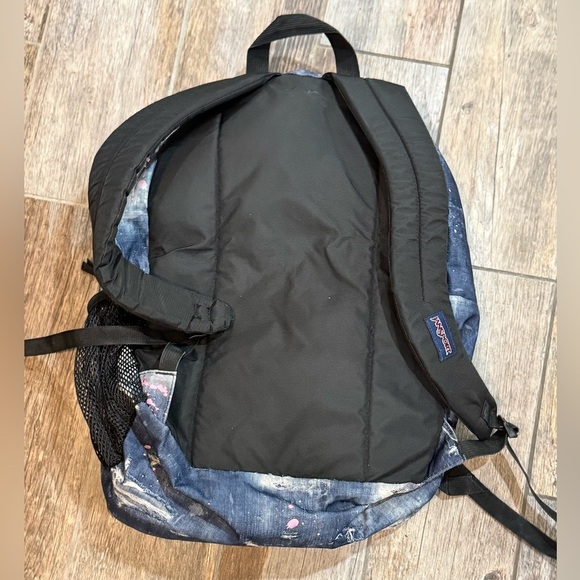 Large Backpack - Picture 4 of 6